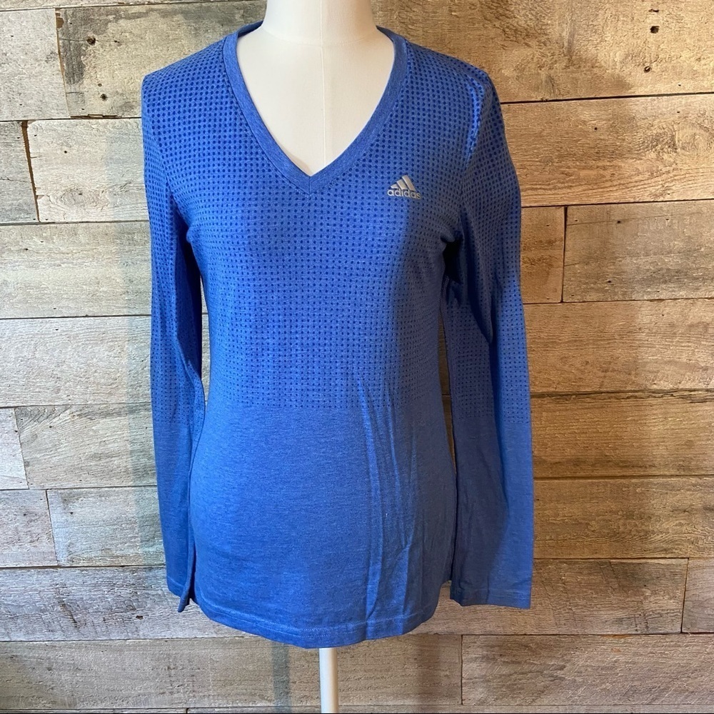 Adidas women’s blue aeroknit quick dry top in size small